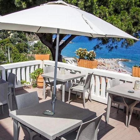 Albergo Miramare Bergeggi Kültér fotó