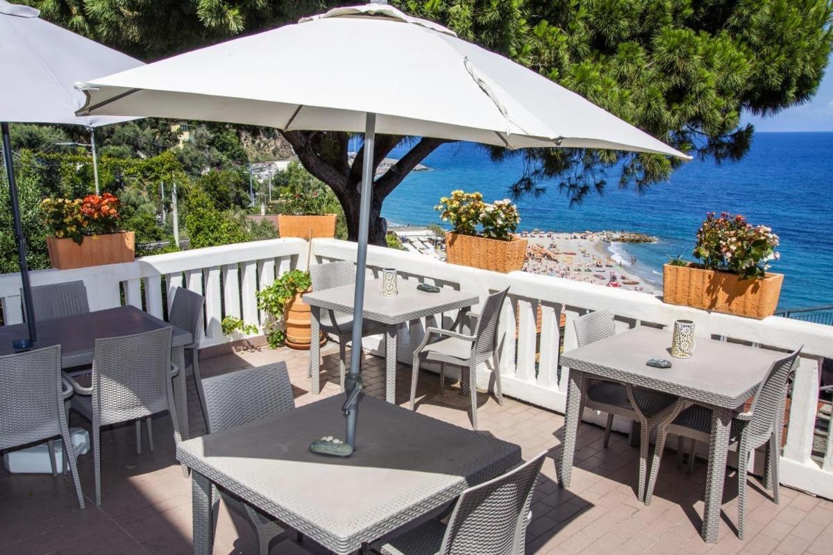 Albergo Miramare Bergeggi Kültér fotó
