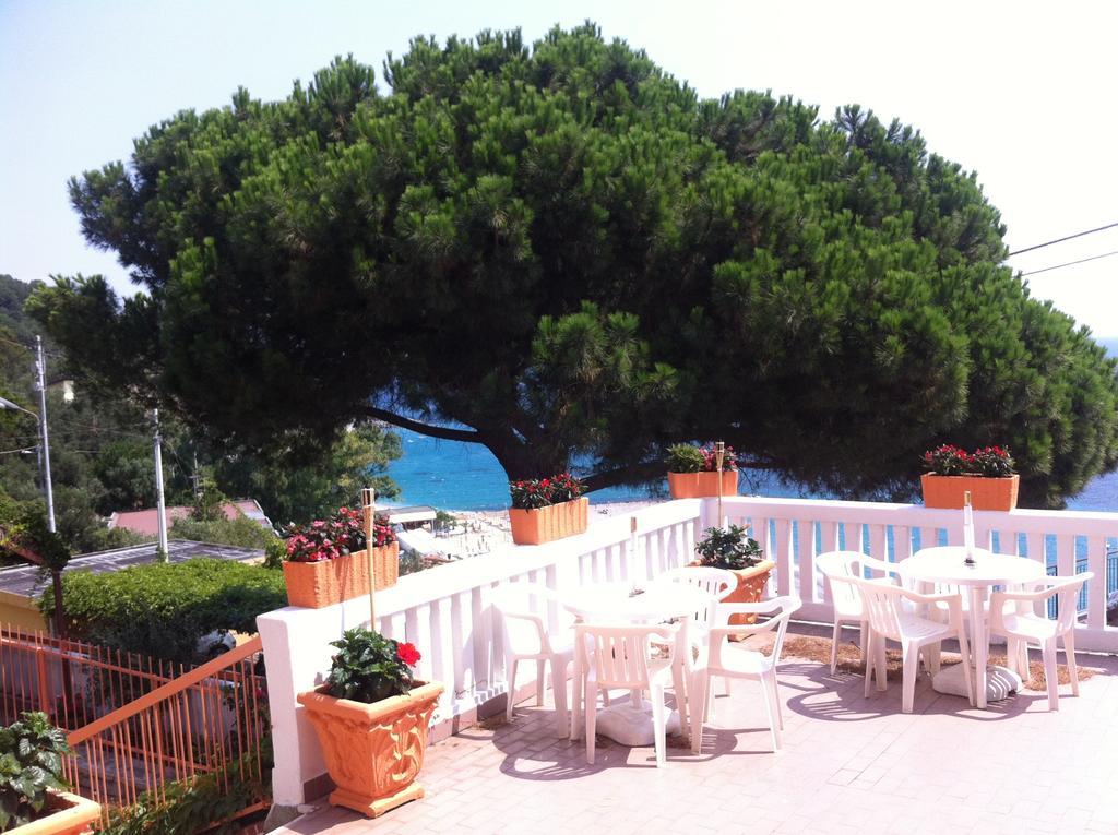 Albergo Miramare Bergeggi Kültér fotó